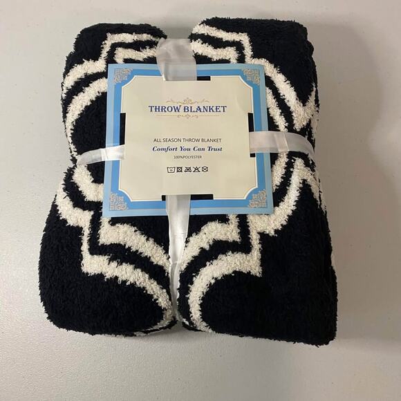 Black & White Soft Throw Blanket - Picture 1 of 2